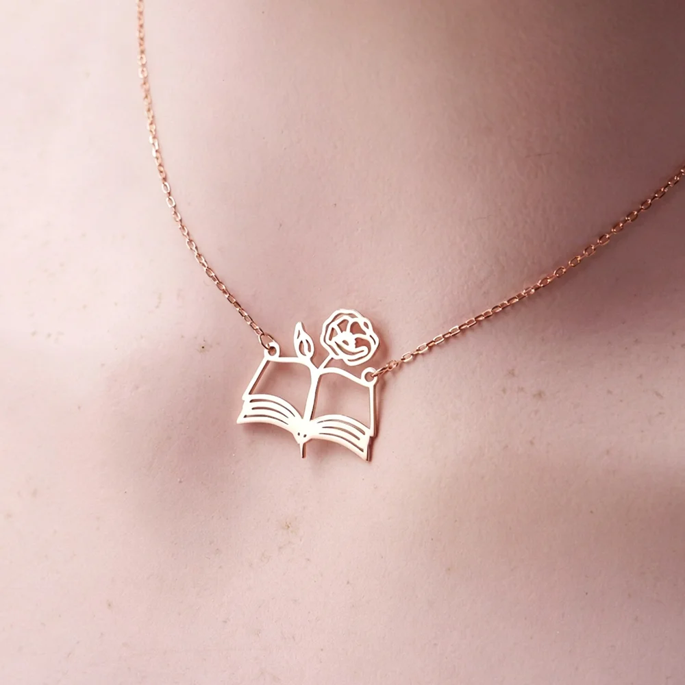 オーダーメイドの誕生花モチーフのオープンブック型ネックレス。 - Birth Flower Necklace のレビューと価格
