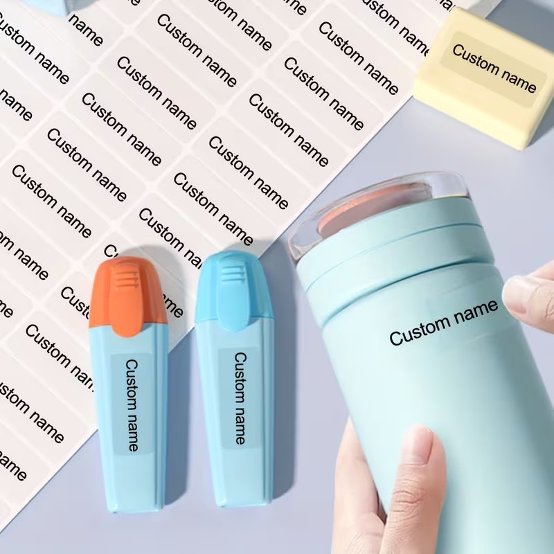 名前や数字を自由に書き込める、粘着式のオリジナルネームタグ。 - Personalized Name Box のレビューと価格